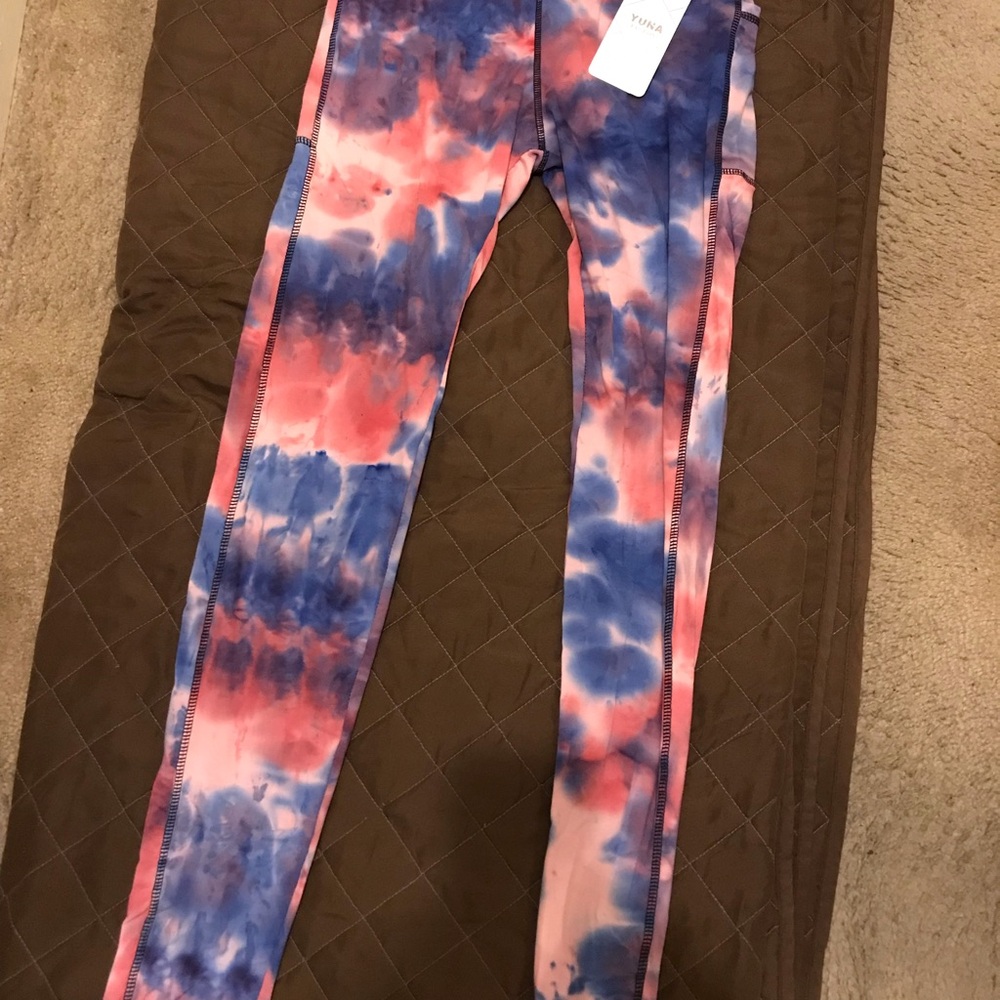 B) Ladies Workout Tie-Dye Leggings
Size L/XL